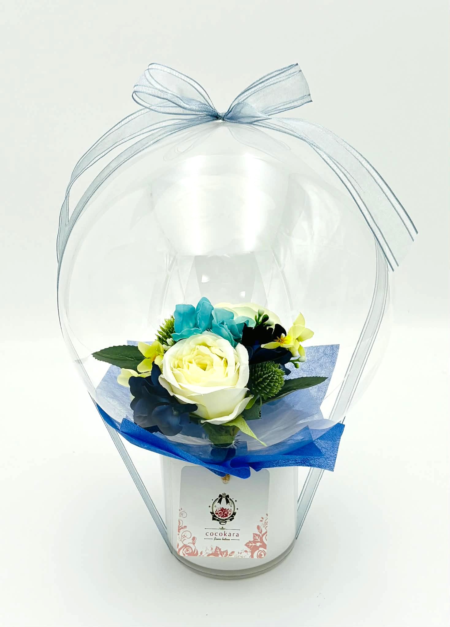 【オールラウンド】ホワイトローズアレンジ（ライトブルーリボン）